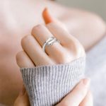 creative-love-hug-silver-color-ring-fash_main-0.jpg