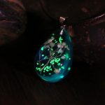 women-s-accessory-luminous-glow-in-the-dark-water-drop-pendant-with-preserved-flower-necklace-1.jpg